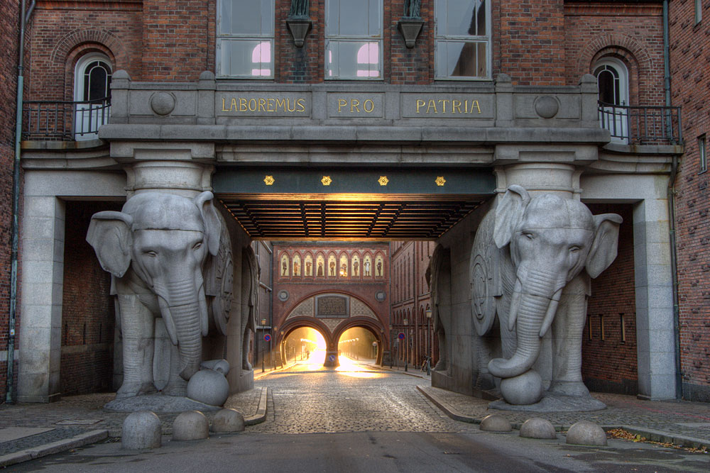 hagl charter Let at forstå Carlsberg Byens mest kendte bygning: Elefantporten